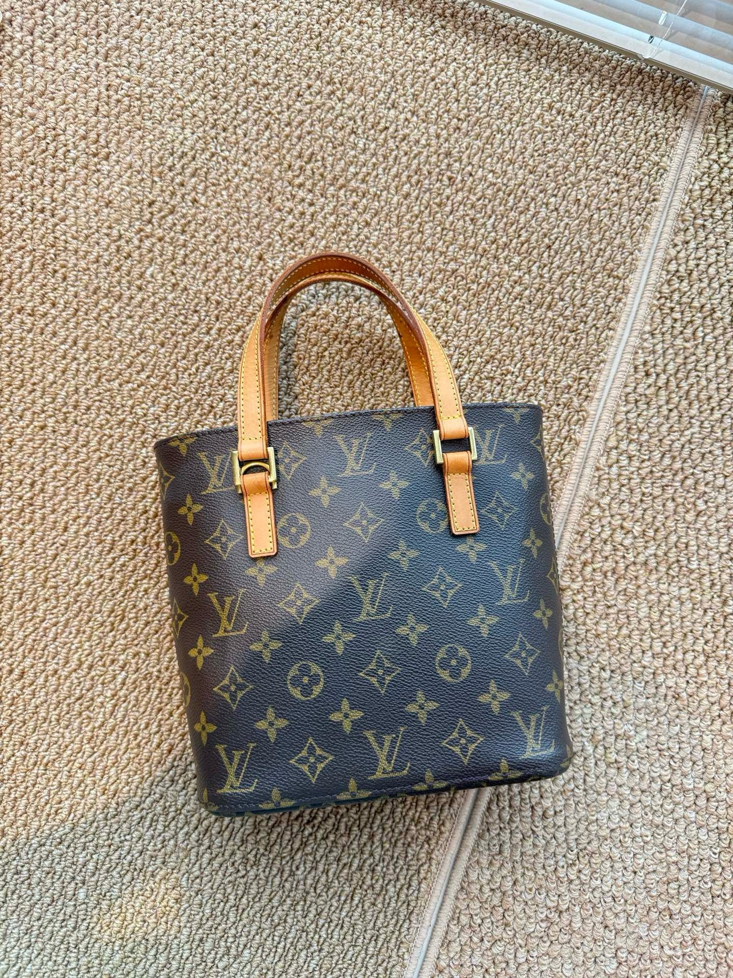 louis vuitton hand bag